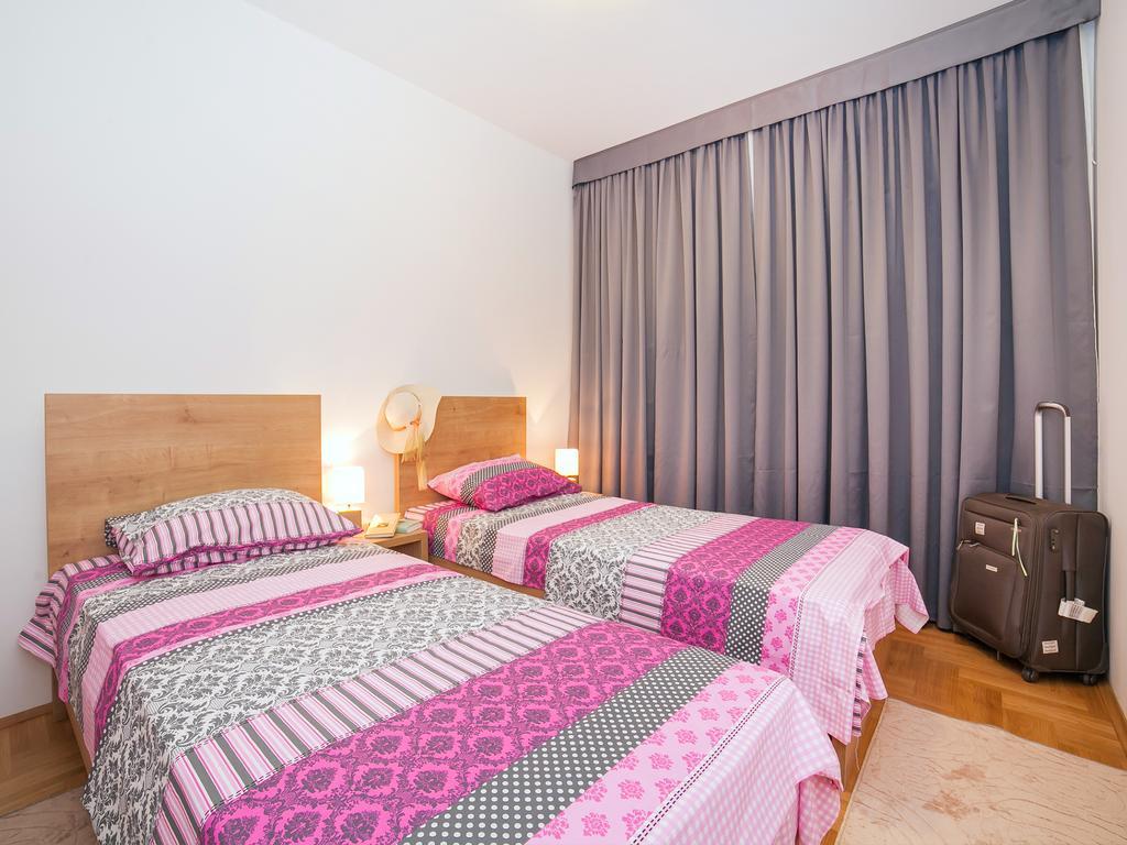 Peace 2 With Parking Apartment Budva