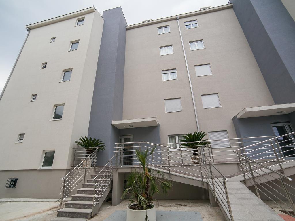 Peace 2 With Parking Budva