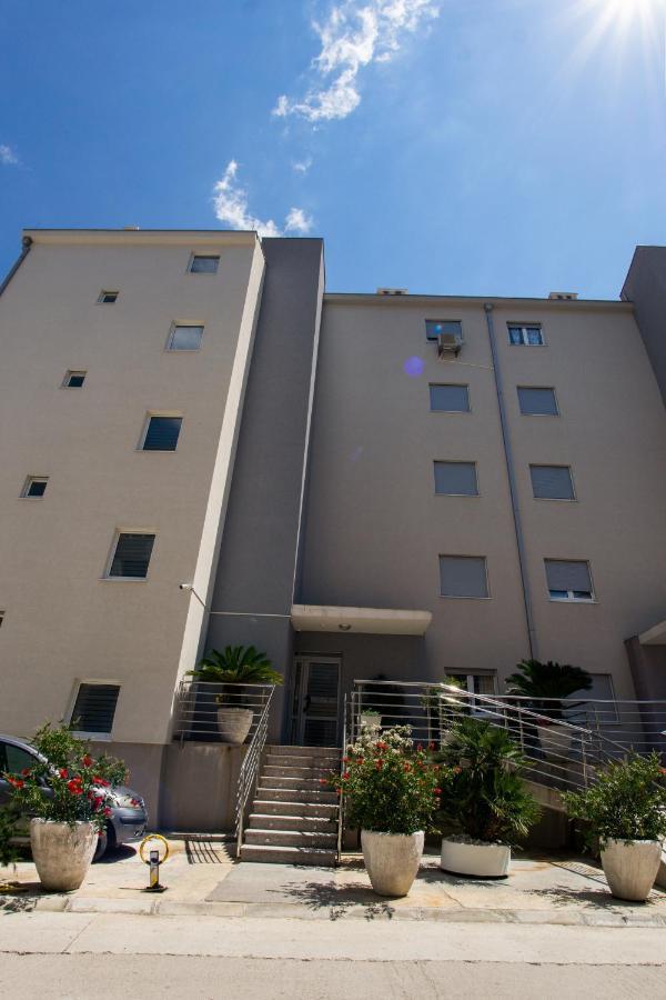 Peace 2 With Parking Apartment Budva